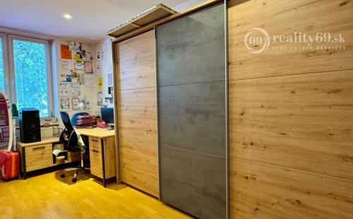 STARÉ MESTO - KOMENSKÉHO SUPER 3 IZBOVÝ TEHLOVÝ BYT 120 M2.