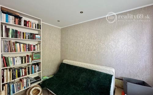 KOŠICKÁ NOVÁ VES - 4 IZBOVÝ  BYT 90 M2,  TERASA 20 M2, PREDZÁHRADKA 60 M2.