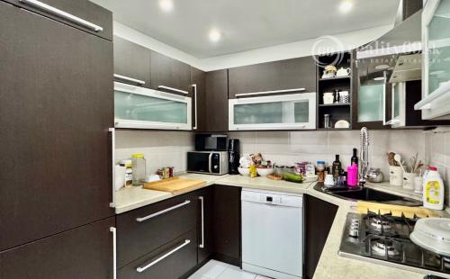 REZERVOVANÉ - TERASA - RUŽOVÁ PEKNÝ 3 IZBOVÝ BYT PO REKONŠTRUKCII 70 M2 SO ŠATNÍKOM.