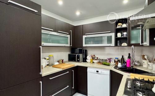 REZERVOVANÉ - TERASA - RUŽOVÁ PEKNÝ 3 IZBOVÝ BYT PO REKONŠTRUKCII 70 M2 SO ŠATNÍKOM.