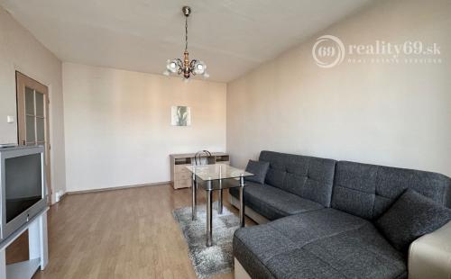 JUH - JUŽNÁ TRIEDA PEKNÝ 2 IZBOVÝ BYT 52M2, ZASKLENÁ LODŽIA.