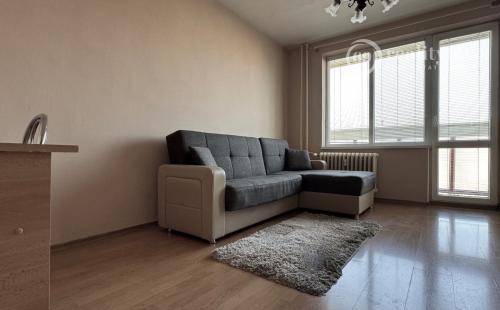 JUH - JUŽNÁ TRIEDA PEKNÝ 2 IZBOVÝ BYT 52M2, ZASKLENÁ LODŽIA.