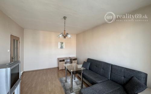 JUH - JUŽNÁ TRIEDA PEKNÝ 2 IZBOVÝ BYT 52M2, ZASKLENÁ LODŽIA.