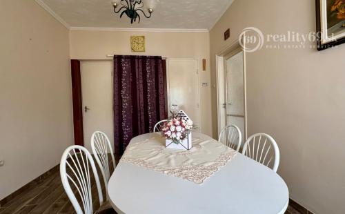 MAĎARSKO - ENCS PERFEKTNÝ 4 IZBOVÝ POSCHODOVÝ DOM SO ZÁHRADOU.