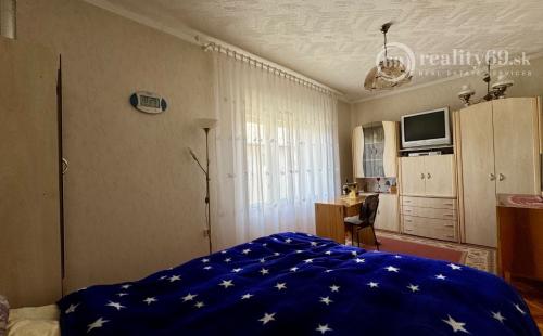 MAĎARSKO - ENCS PERFEKTNÝ 4 IZBOVÝ POSCHODOVÝ DOM SO ZÁHRADOU.