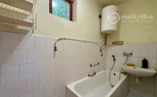 SUPER CENA - MAĎARSKO - DETEK - 3 IZBOVÝ RODINNÝ DOM PÔVODNÝ STAV.