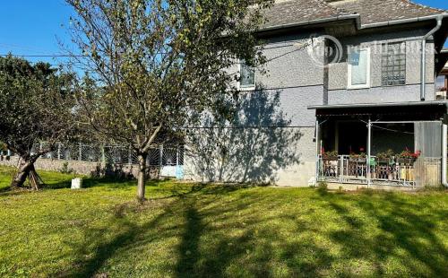 SVINICA -  5 IZBOVÝ POSCHODOVÝ RODINNÝ DOM NA VÝBORNOM MIESTE, POZEMOK 1.256 M2.