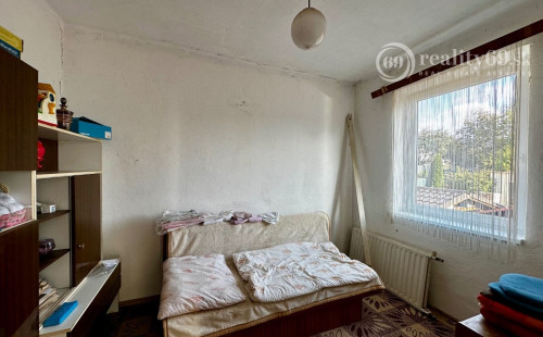 SVINICA -  5 IZBOVÝ POSCHODOVÝ RODINNÝ DOM NA VÝBORNOM MIESTE, POZEMOK 1.256 M2.