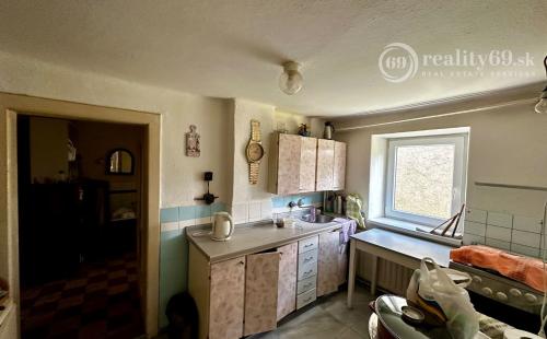 SVINICA -  5 IZBOVÝ POSCHODOVÝ RODINNÝ DOM NA VÝBORNOM MIESTE, POZEMOK 1.256 M2.