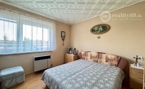 SUPER  CENA ! - SLANSKÉ NOVÉ MESTO - 2 IZBOVÝ RD, GARÁŽ, S PEKNÝM POZEMKOM 2.595M2.