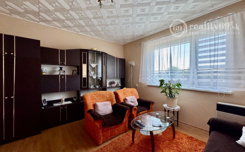 SUPER  CENA ! - SLANSKÉ NOVÉ MESTO - 2 IZBOVÝ RD, GARÁŽ, S PEKNÝM POZEMKOM 2.595M2.