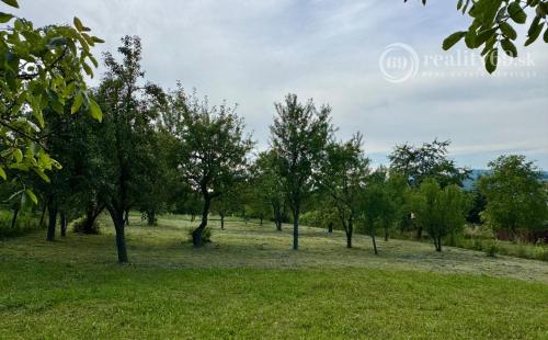 SUPER  CENA ! - SLANSKÉ NOVÉ MESTO - 2 IZBOVÝ RD, GARÁŽ, S PEKNÝM POZEMKOM 2.595M2.