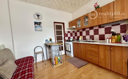 SUPER  CENA ! - SLANSKÉ NOVÉ MESTO - 2 IZBOVÝ RD, GARÁŽ, S PEKNÝM POZEMKOM 2.595M2.