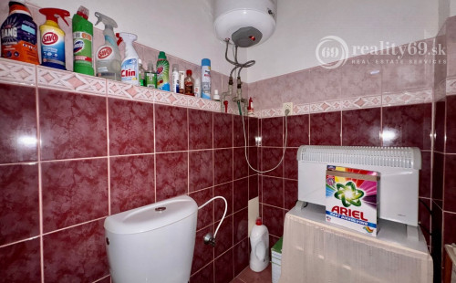 SUPER  CENA ! - SLANSKÉ NOVÉ MESTO - 2 IZBOVÝ RD, GARÁŽ, S PEKNÝM POZEMKOM 2.595M2.