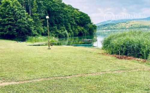 MAĎARSKO - LUXUSNÁ CHATA S ALTÁNKOM A S VÍRIVKOU SUPER LOKALITA.