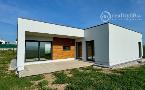 HANISKA - KVALITNÁ NOVOSTAVBA 4 IZBOVÉHO RD, GARÁŽOVÉ STÁTIE, TERASA.