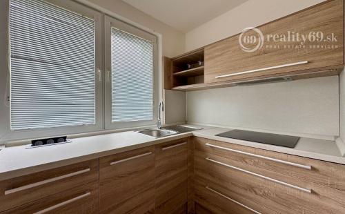 TERASA - NEŠPOROVÁ 2 IZBOVÝ BYT PRI GALÉRII