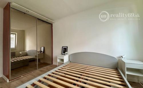 TERASA - NEŠPOROVÁ 2 IZBOVÝ BYT PRI GALÉRII