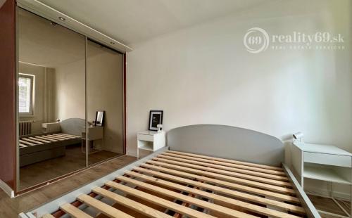 TERASA - NEŠPOROVÁ 2 IZBOVÝ BYT PRI GALÉRII