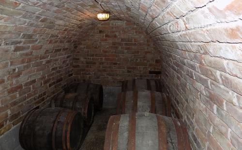 MAĎARSKO - GONC 13 IZBOVÝ OBYTNÝ OBJEKT NA BÝVANIE, PODNIKANIE