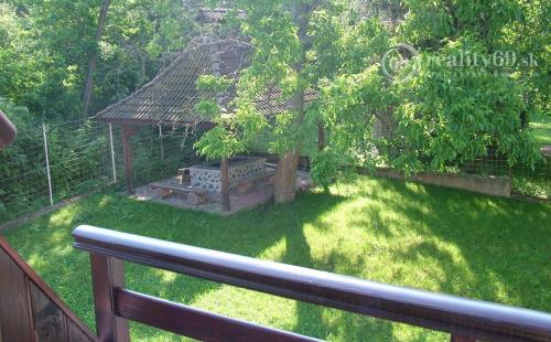 MAĎARSKO - GONC 13 IZBOVÝ OBYTNÝ OBJEKT NA BÝVANIE, PODNIKANIE