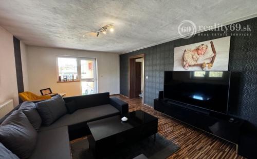 ĎURKOV - 4 IZBOVÝ PEKNÝ RD S TERASOU V SRDCI PRÍRODY.