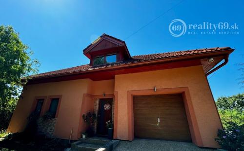 ĎURKOV - 4 IZBOVÝ PEKNÝ RD S TERASOU V SRDCI PRÍRODY.