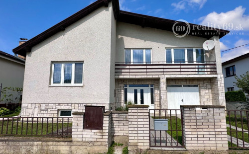 NIŽNÁ MYŠĽA - 5 IZBOVÝ RD VÝBORNÝ STAV, POZEMOK  640 M2.