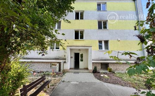 NOVÁ CENA - OPÁTSKE - NEBYTOVÝ PRIESTOR VÝMERA 71 M2, VODA, ELEKTRINA, KÚRENIE.