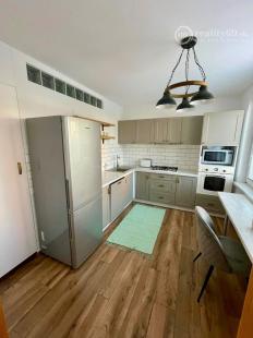 REZERVOVANÉ - JUH - ŽELEZNÍKY OSTRAVSKÁ  PEKNÝ 3 IZBOVÝ BYT 66 M2, LODŽIA.