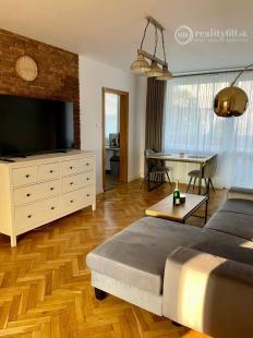 REZERVOVANÉ - JUH - ŽELEZNÍKY OSTRAVSKÁ  PEKNÝ 3 IZBOVÝ BYT 66 M2, LODŽIA.