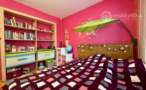 STARÉ MESTO - KOMENSKÉHO SUPER 3 IZBOVÝ TEHLOVÝ BYT 120 M2.