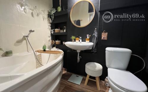 STARÉ MESTO - KOMENSKÉHO MODERNÝ 2,5 IZBOVÝ BYT, LODŽIA.