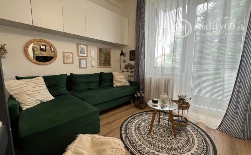 STARÉ MESTO - KOMENSKÉHO MODERNÝ 2,5 IZBOVÝ BYT, LODŽIA.