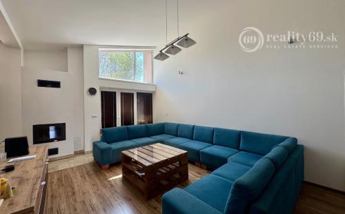 ČIŽATICE - 4 IZBOVÝ RD, TERASA, PEKNÝ POZEMOK 600 M2.