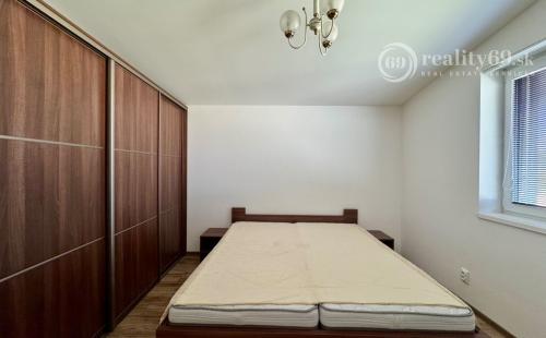 ČIŽATICE - 4 IZBOVÝ RD, TERASA, PEKNÝ POZEMOK 600 M2.