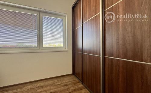 ČIŽATICE - 4 IZBOVÝ RD, TERASA, PEKNÝ POZEMOK 600 M2.