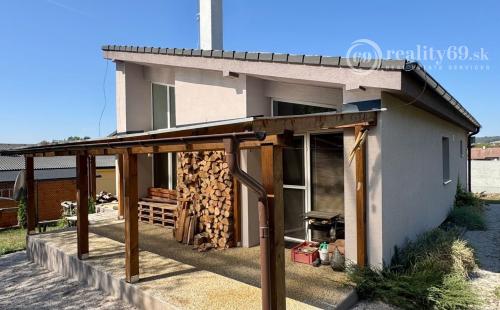 ČIŽATICE - 4 IZBOVÝ RD, TERASA, PEKNÝ POZEMOK 600 M2.