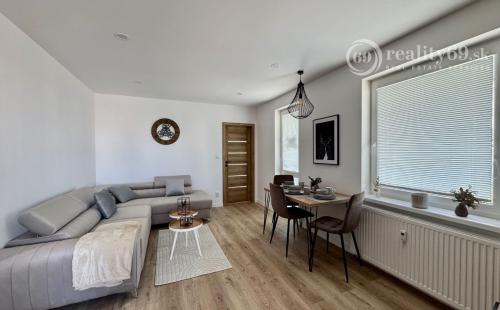 REZERVOVANÝ - TERASA -  HUMENSKÁ 4 IZBOVÝ LUXUSNÝ MODERNÝ BYT 70 M2 V TOP LOKALITE