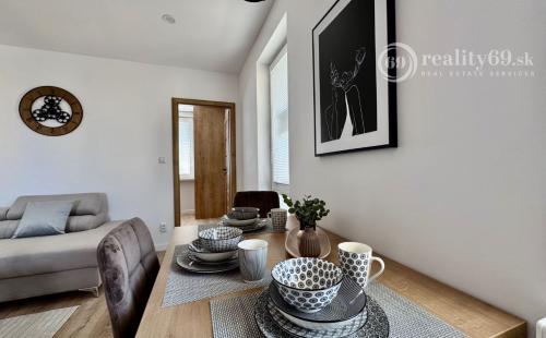 REZERVOVANÝ - TERASA -  HUMENSKÁ 4 IZBOVÝ LUXUSNÝ MODERNÝ BYT 70 M2 V TOP LOKALITE