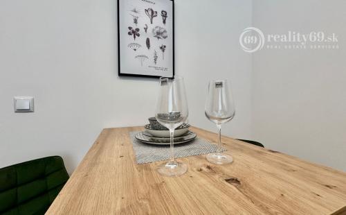 REZERVOVANÝ - TERASA -  HUMENSKÁ 4 IZBOVÝ LUXUSNÝ MODERNÝ BYT 70 M2 V TOP LOKALITE