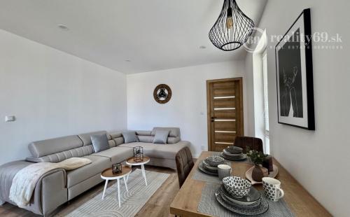 REZERVOVANÝ - TERASA -  HUMENSKÁ 4 IZBOVÝ LUXUSNÝ MODERNÝ BYT 70 M2 V TOP LOKALITE