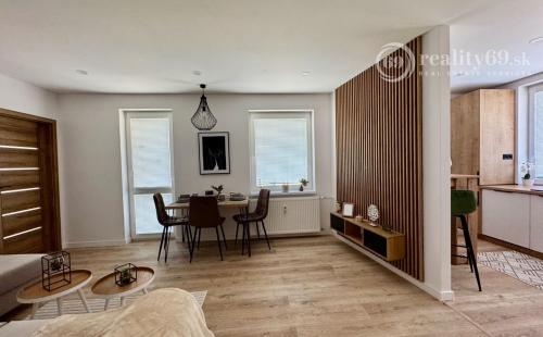 REZERVOVANÝ - TERASA -  HUMENSKÁ 4 IZBOVÝ LUXUSNÝ MODERNÝ BYT 70 M2 V TOP LOKALITE