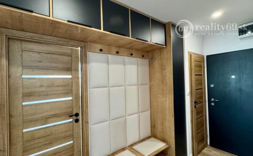 REZERVOVANÝ - TERASA -  HUMENSKÁ 4 IZBOVÝ LUXUSNÝ MODERNÝ BYT 70 M2 V TOP LOKALITE