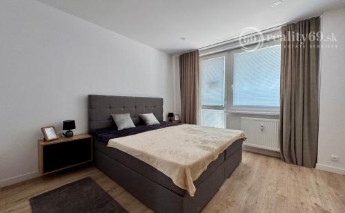 REZERVOVANÝ - TERASA -  HUMENSKÁ 4 IZBOVÝ LUXUSNÝ MODERNÝ BYT 70 M2 V TOP LOKALITE