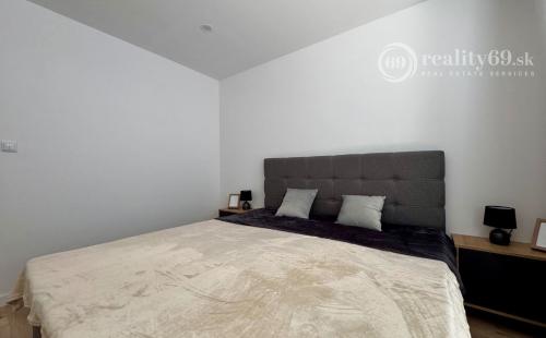 REZERVOVANÝ - TERASA -  HUMENSKÁ 4 IZBOVÝ LUXUSNÝ MODERNÝ BYT 70 M2 V TOP LOKALITE