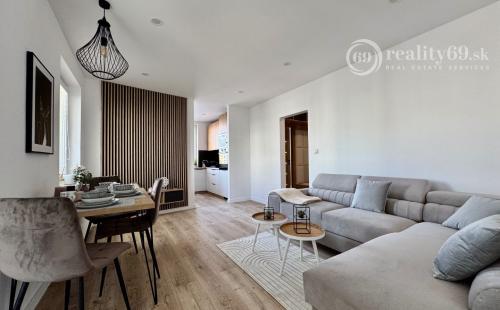 REZERVOVANÝ - TERASA -  HUMENSKÁ 4 IZBOVÝ LUXUSNÝ MODERNÝ BYT 70 M2 V TOP LOKALITE