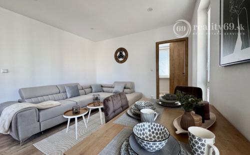 REZERVOVANÝ - TERASA -  HUMENSKÁ 4 IZBOVÝ LUXUSNÝ MODERNÝ BYT 70 M2 V TOP LOKALITE