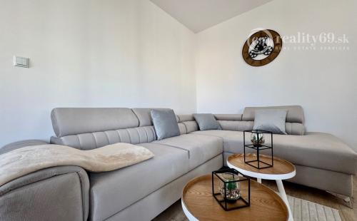 REZERVOVANÝ - TERASA -  HUMENSKÁ 4 IZBOVÝ LUXUSNÝ MODERNÝ BYT 70 M2 V TOP LOKALITE