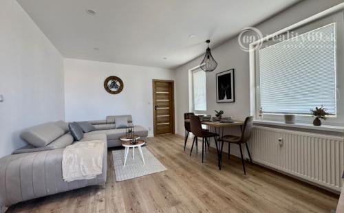 REZERVOVANÝ - TERASA -  HUMENSKÁ 4 IZBOVÝ LUXUSNÝ MODERNÝ BYT 70 M2 V TOP LOKALITE